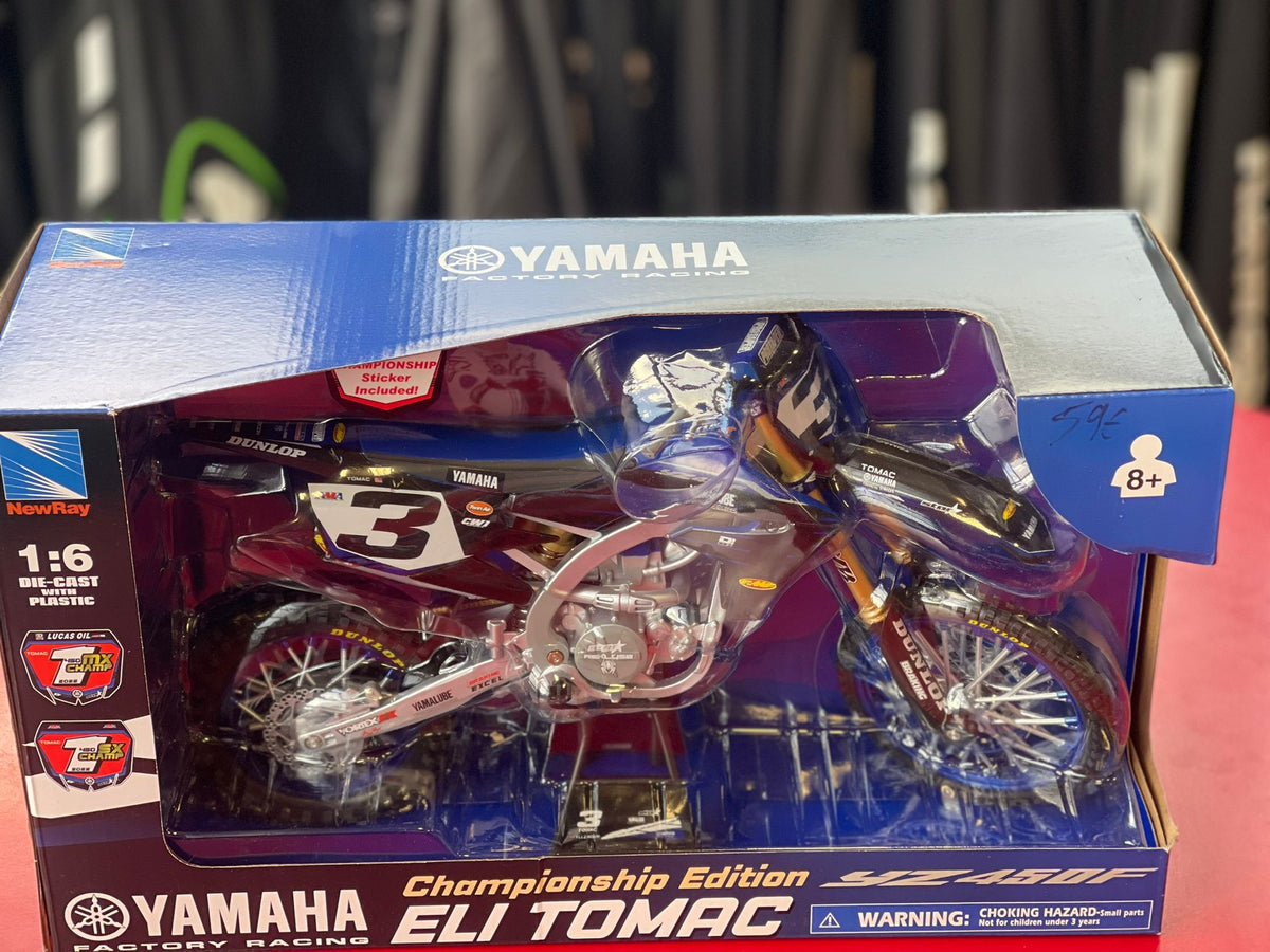 MINIATURE Moto Yamaha 450 YZF E. TOMAC Echelle 1/6°